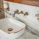 Meuble sous vasque ancien de 1928 en bois et marbre avec miroir éclairant