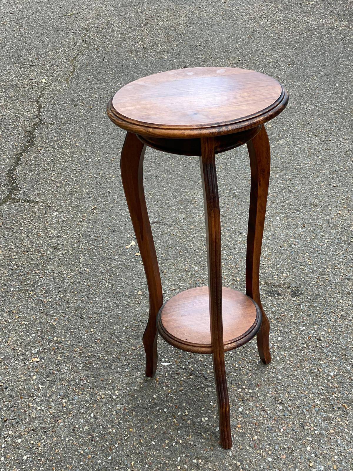Sellette art nouveau ronde XXème tripode en bois massif
