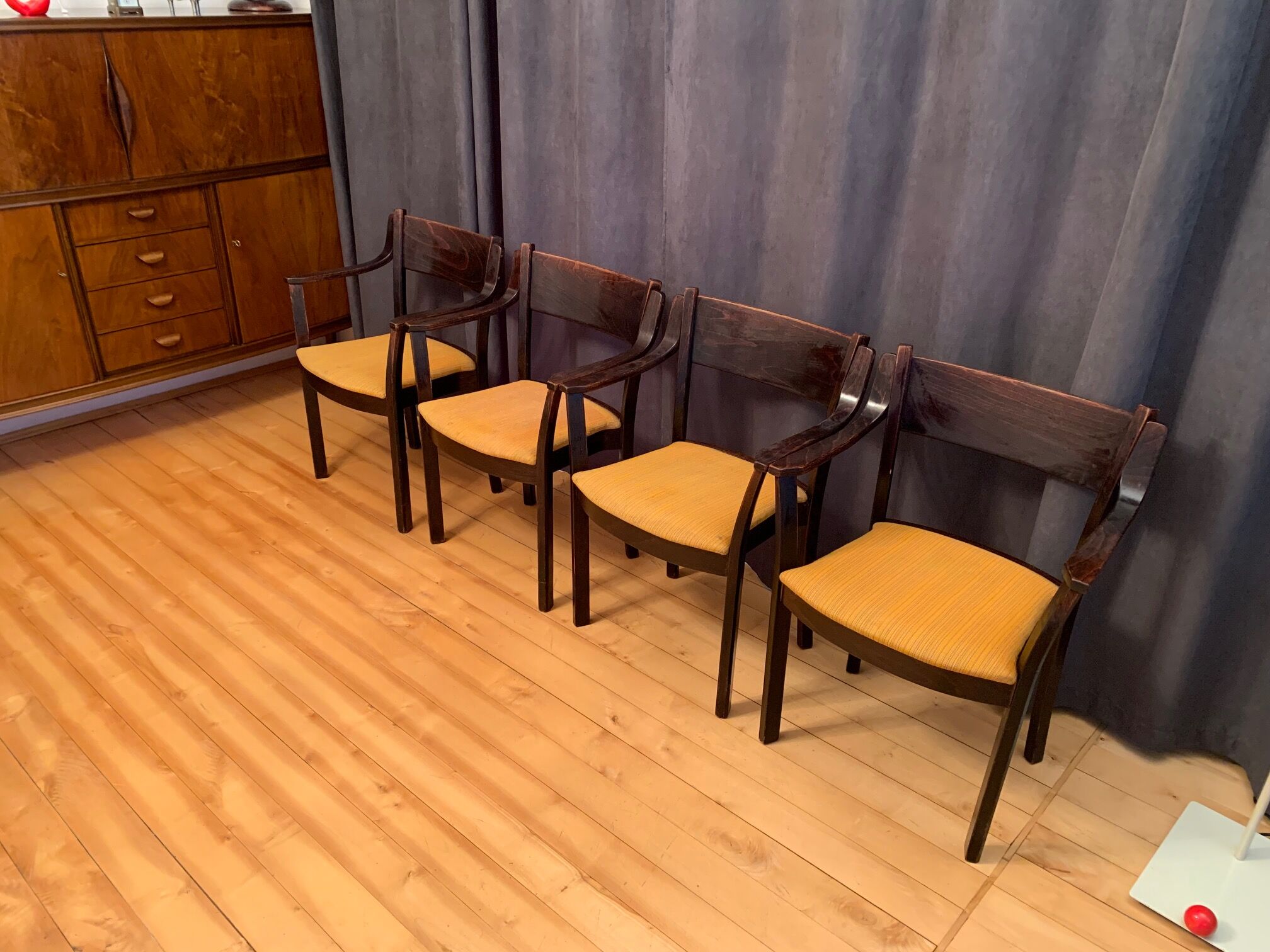 Quatre chaises Gemla Möbler AB Suède 1981