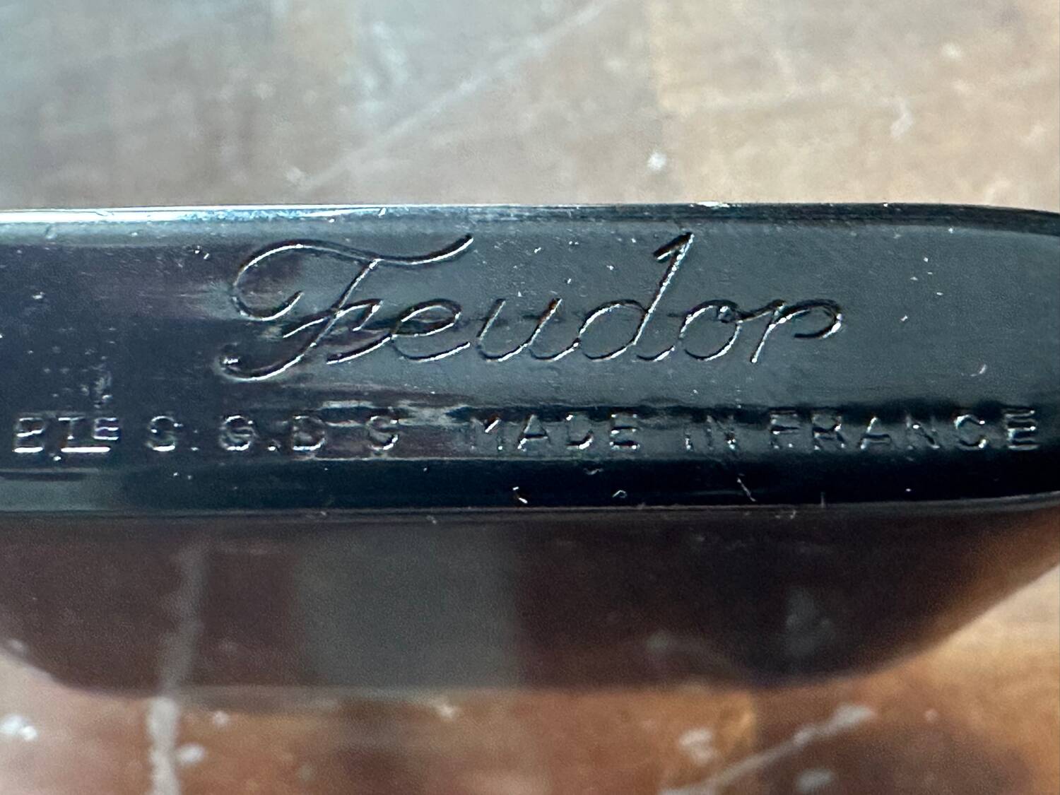Vintage gas lighter: feudor