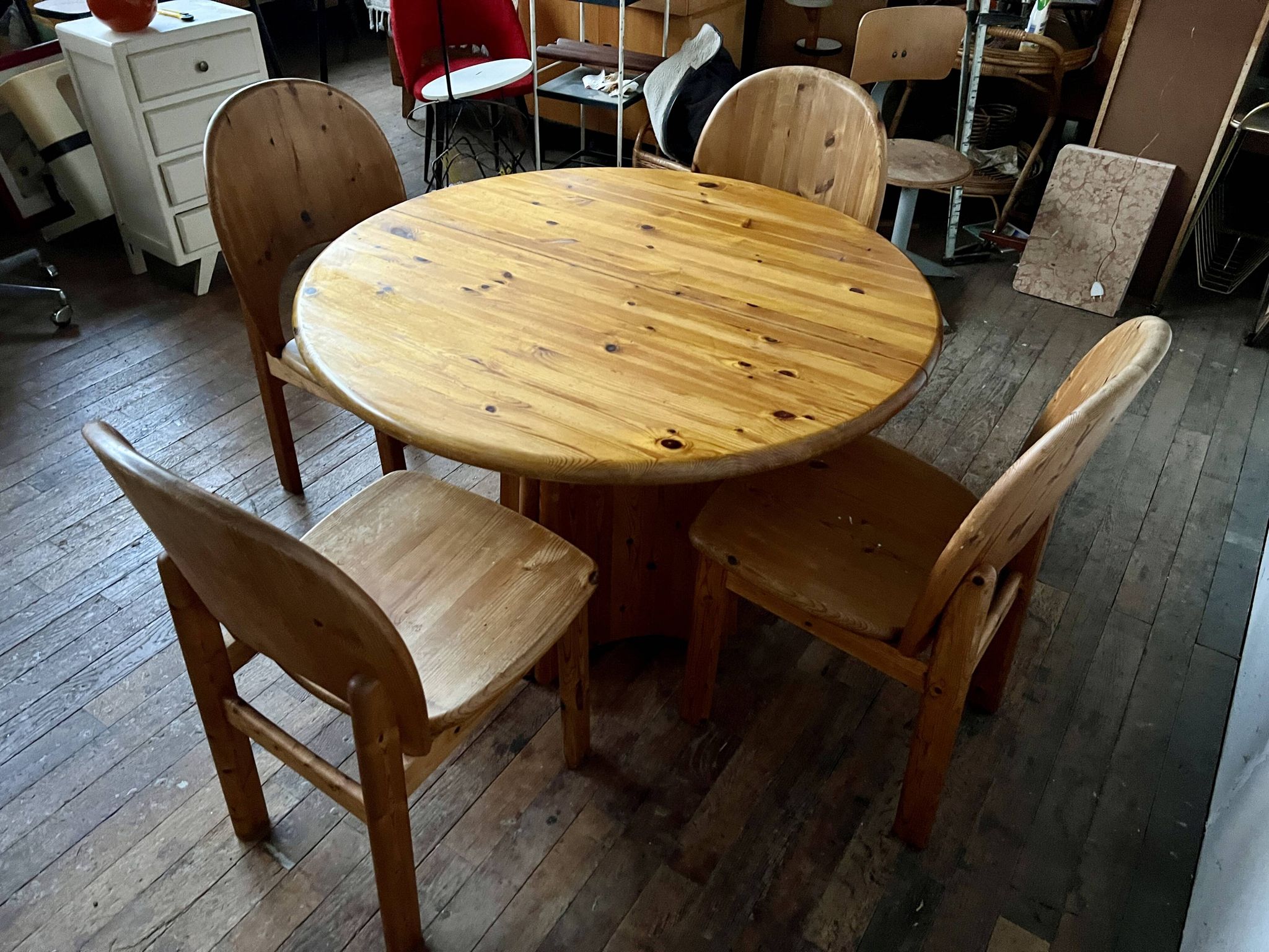 Large Scandinavian pine table - 6 chairs