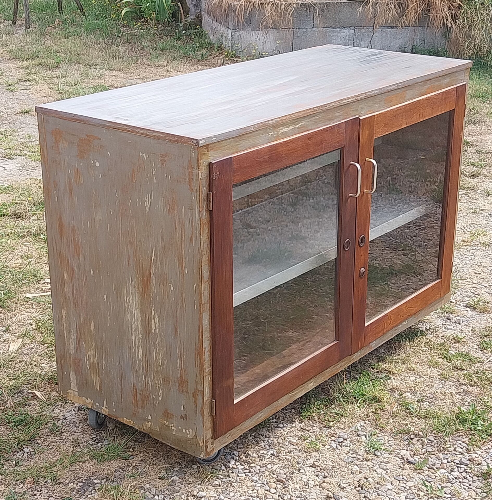 Glass cabinet