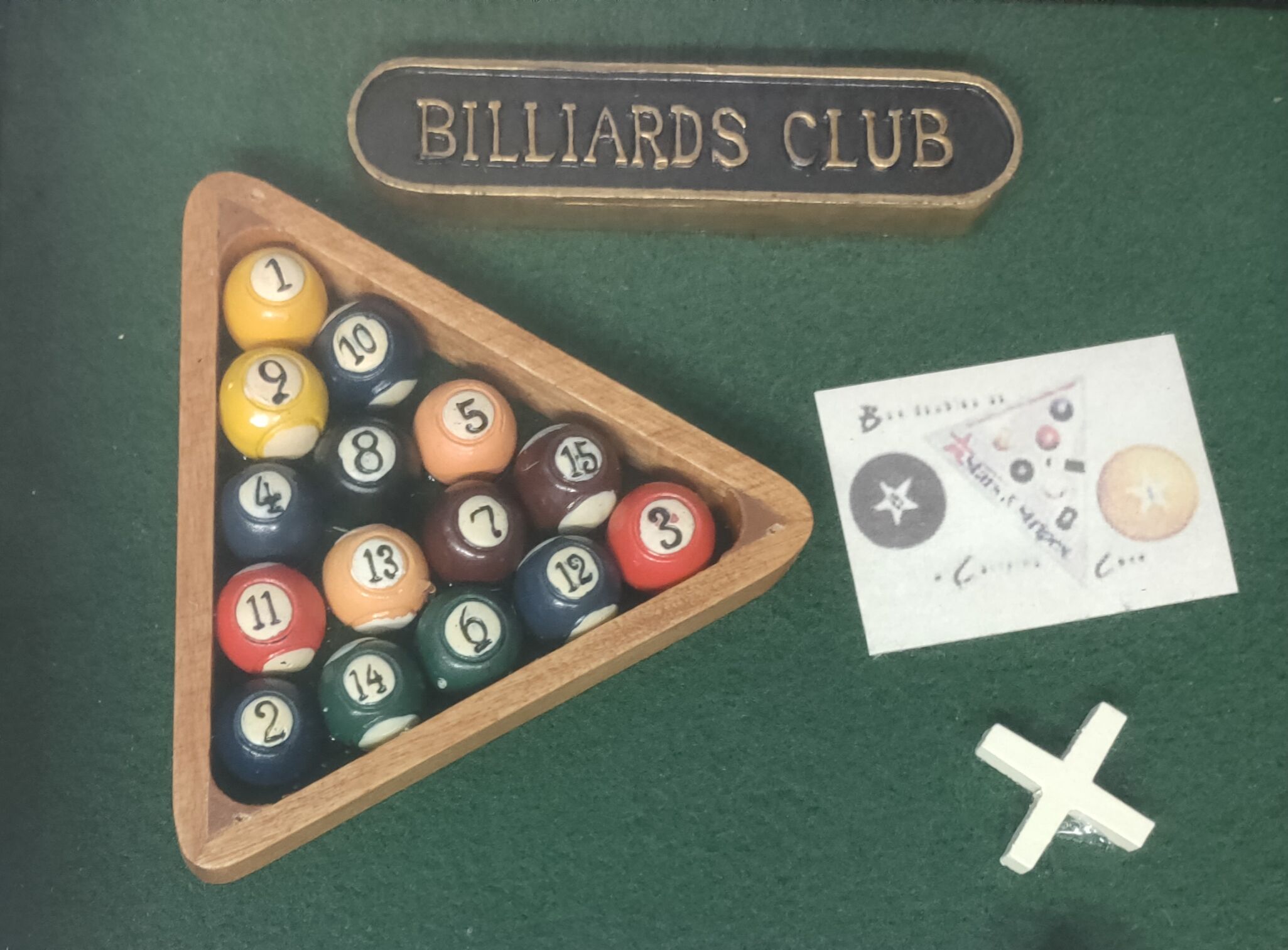 Display chest diorama for cd - billiards club - 80s - england