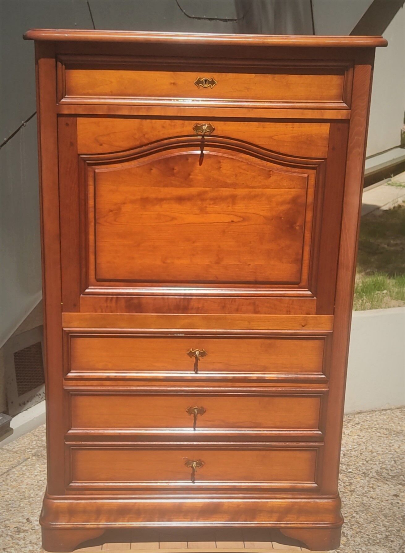 Secrétaire en merisier massif et placage merisier, série bergamote, style Louis Philippe, 1988.
