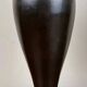 Paire de vases en bronze à patine noire