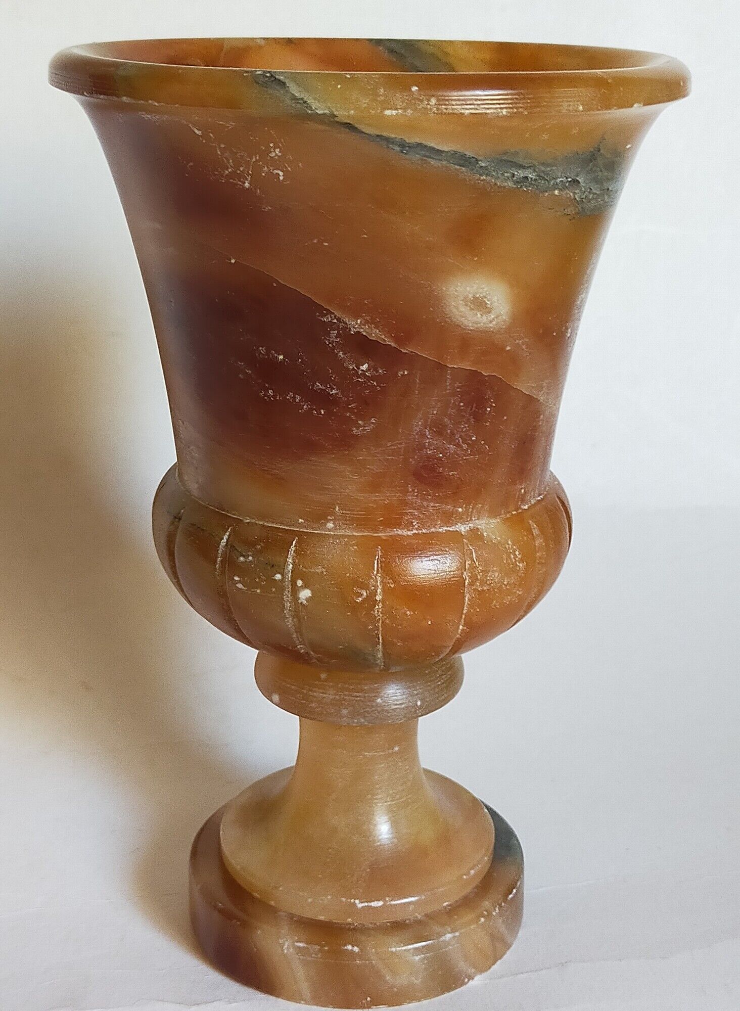 Ancient Medici vase in Italian alabaster from LALOUE Paris