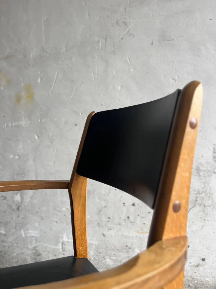 Set of 2 vintage beech wood armchairs with black skai upholstery — mid-century modern