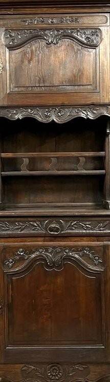 Buffet deux corps style Louis XV en noyer – XIXᵉ