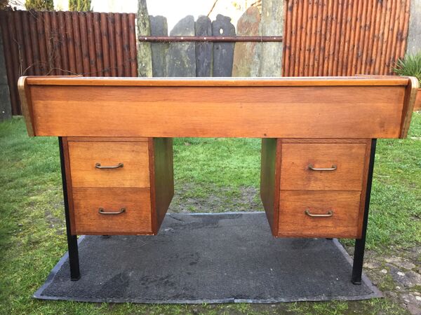 Table bureau console vintage en chêne à piétement en tube de métal carré (machine à tricoter)