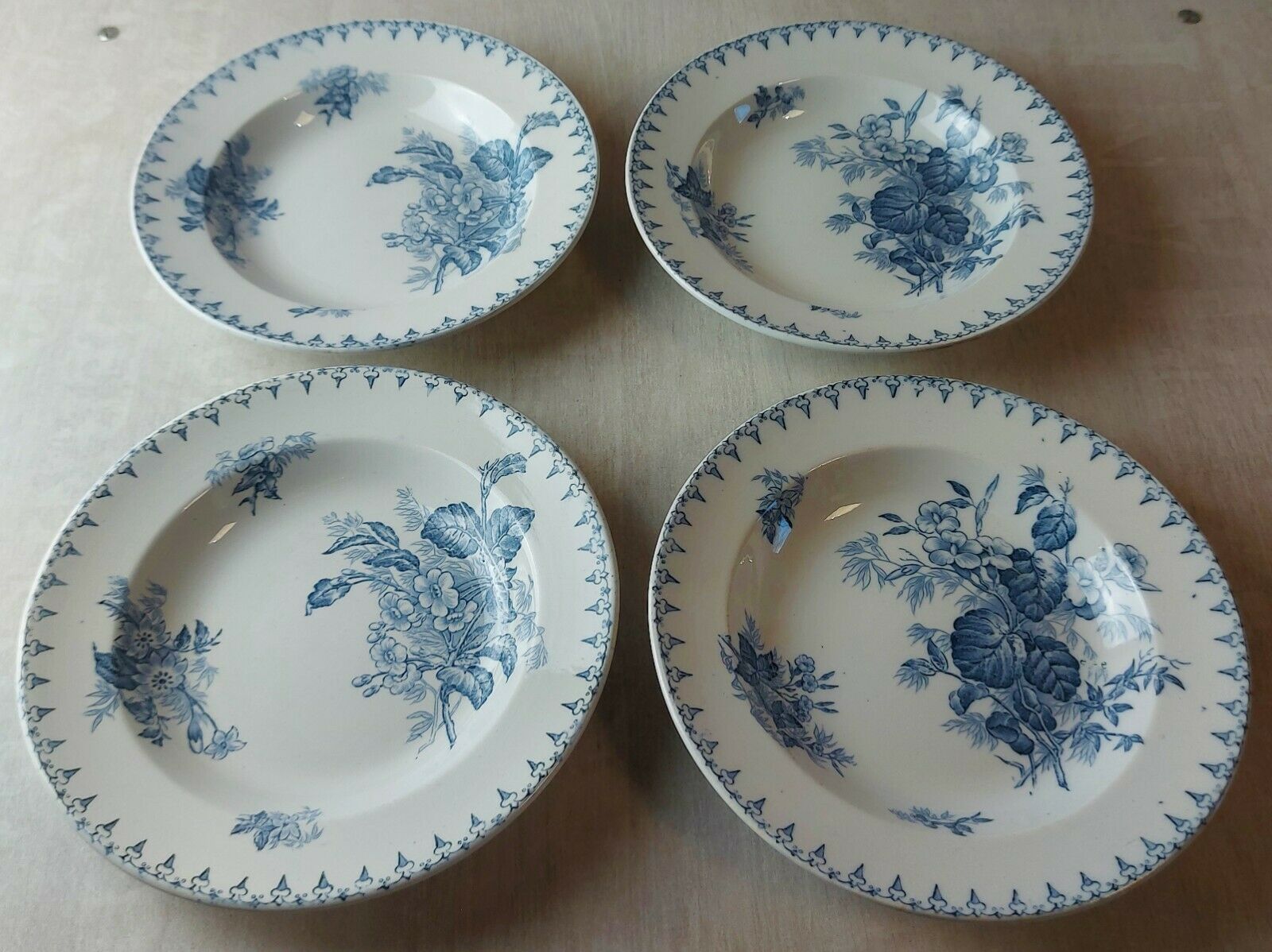Set of 4 hollow plates, Flore decoration, in Sarreguemines ceramics