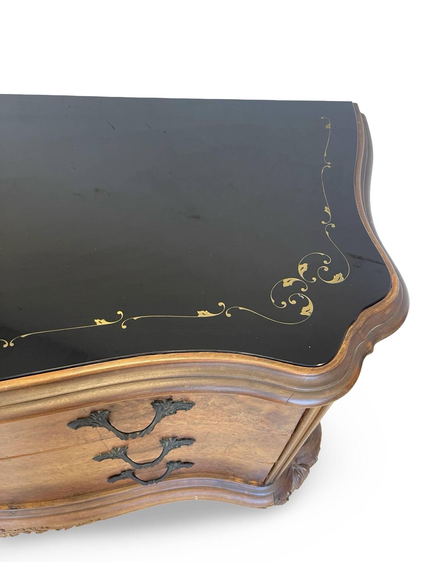 Elegant Italian Louis XV style commode, circa 1940.
