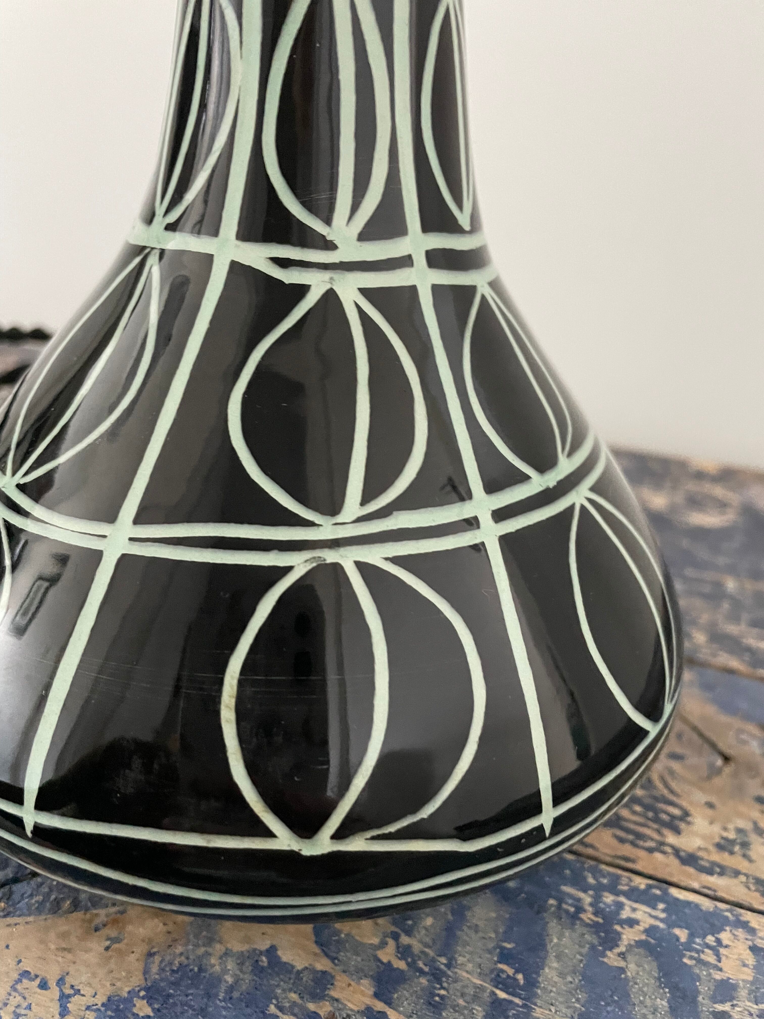 Vintage ceramic table lamp with electrified patterns to nine