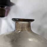 Carafe en verre fumé gravée