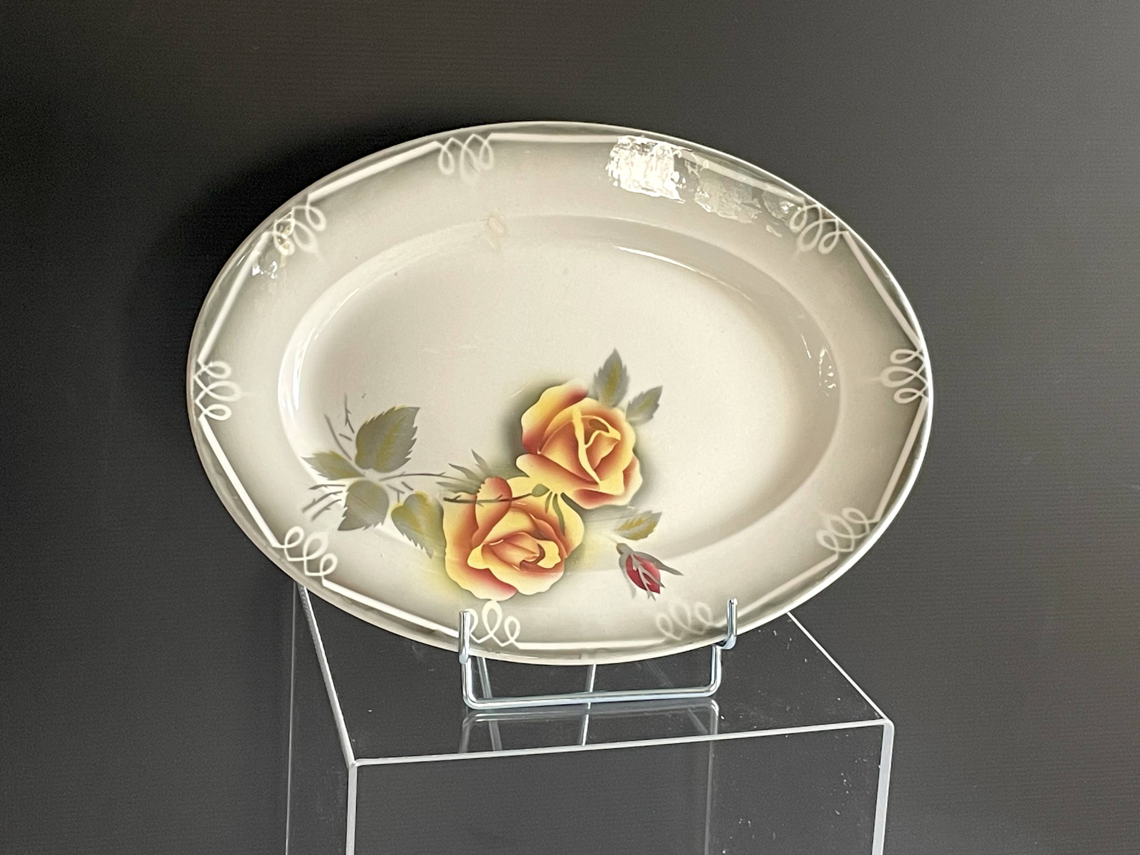 Very nice old dish from Digoin model "Adèle" in good condition.