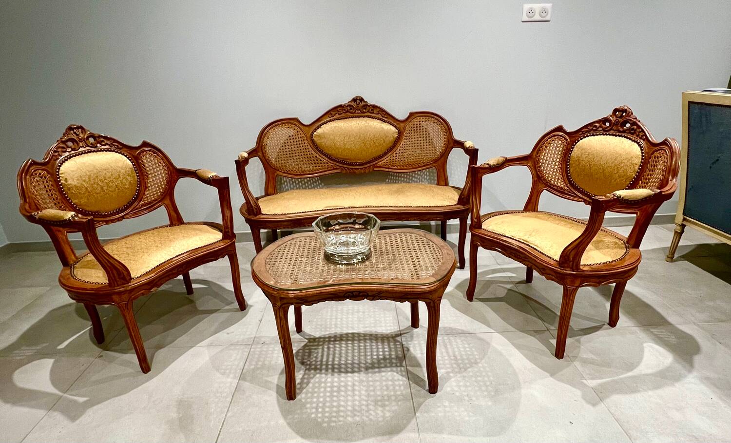 Louis XVI living room, four fluted and molded rooms