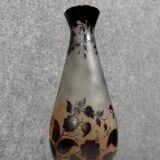 Carly: vase with flared neck in glass paste with cherry-colored patterns