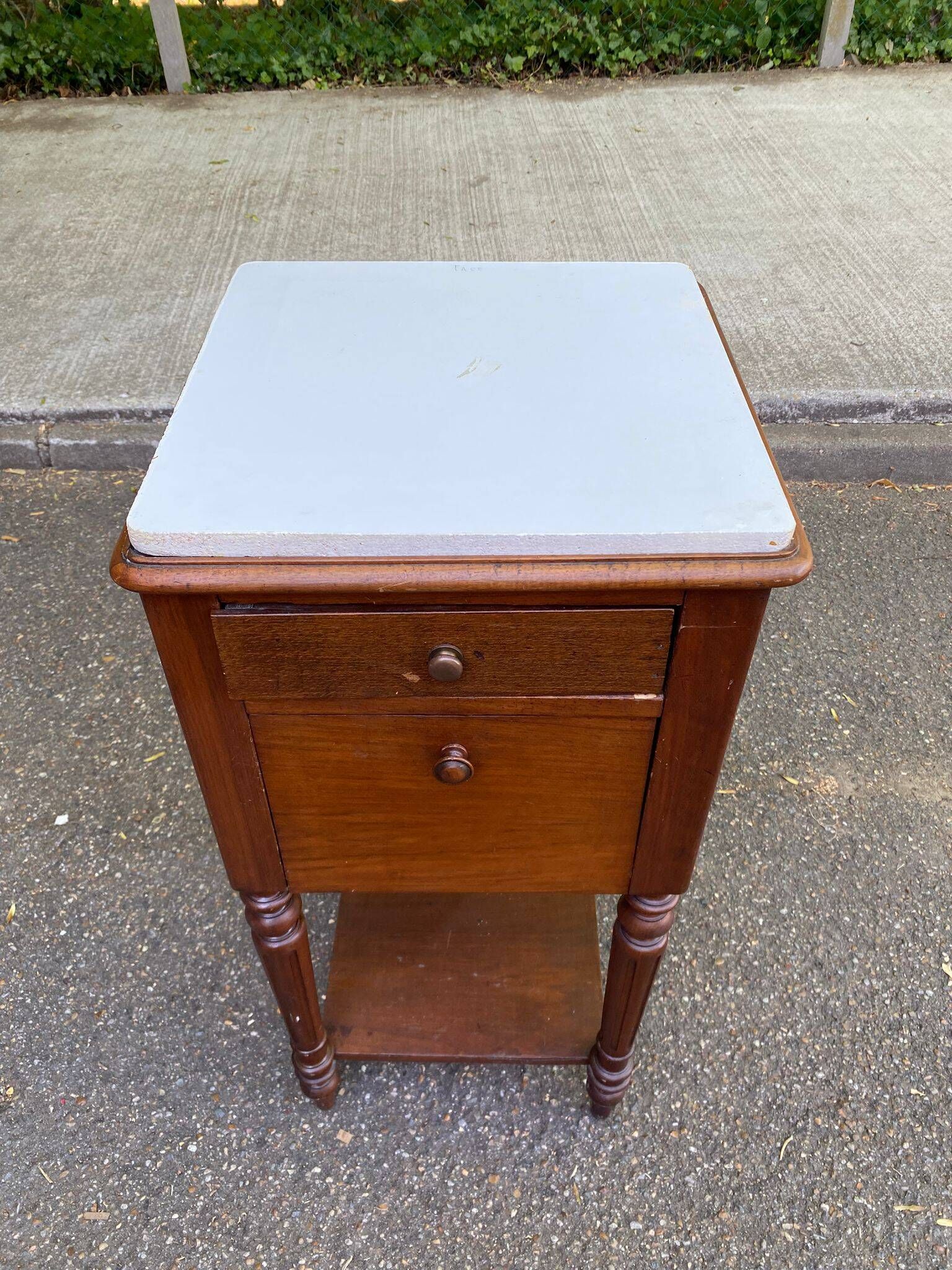 Table de chevet en bois massif henri II du 19ème