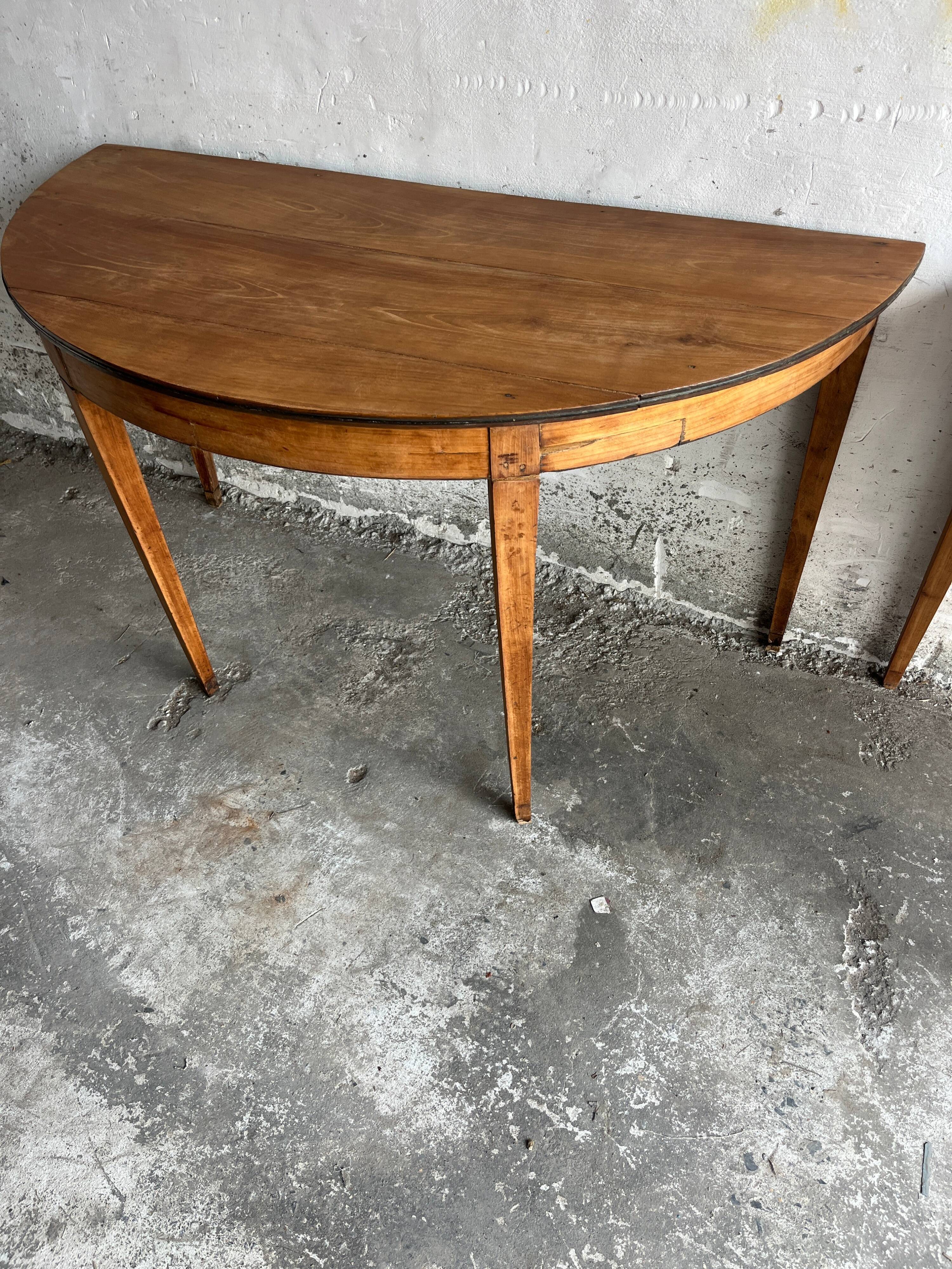Paire de consoles demi-lune, XIXe siècle