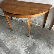 Paire de consoles demi-lune, XIXe siècle