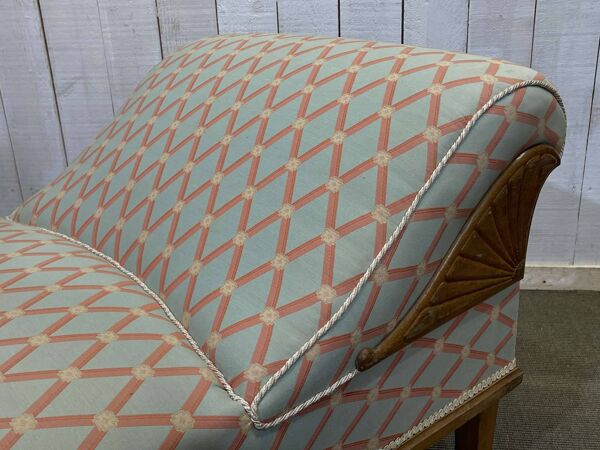 Lit de repos anglais début XXème en chêne, quelques tâches sur le tissu