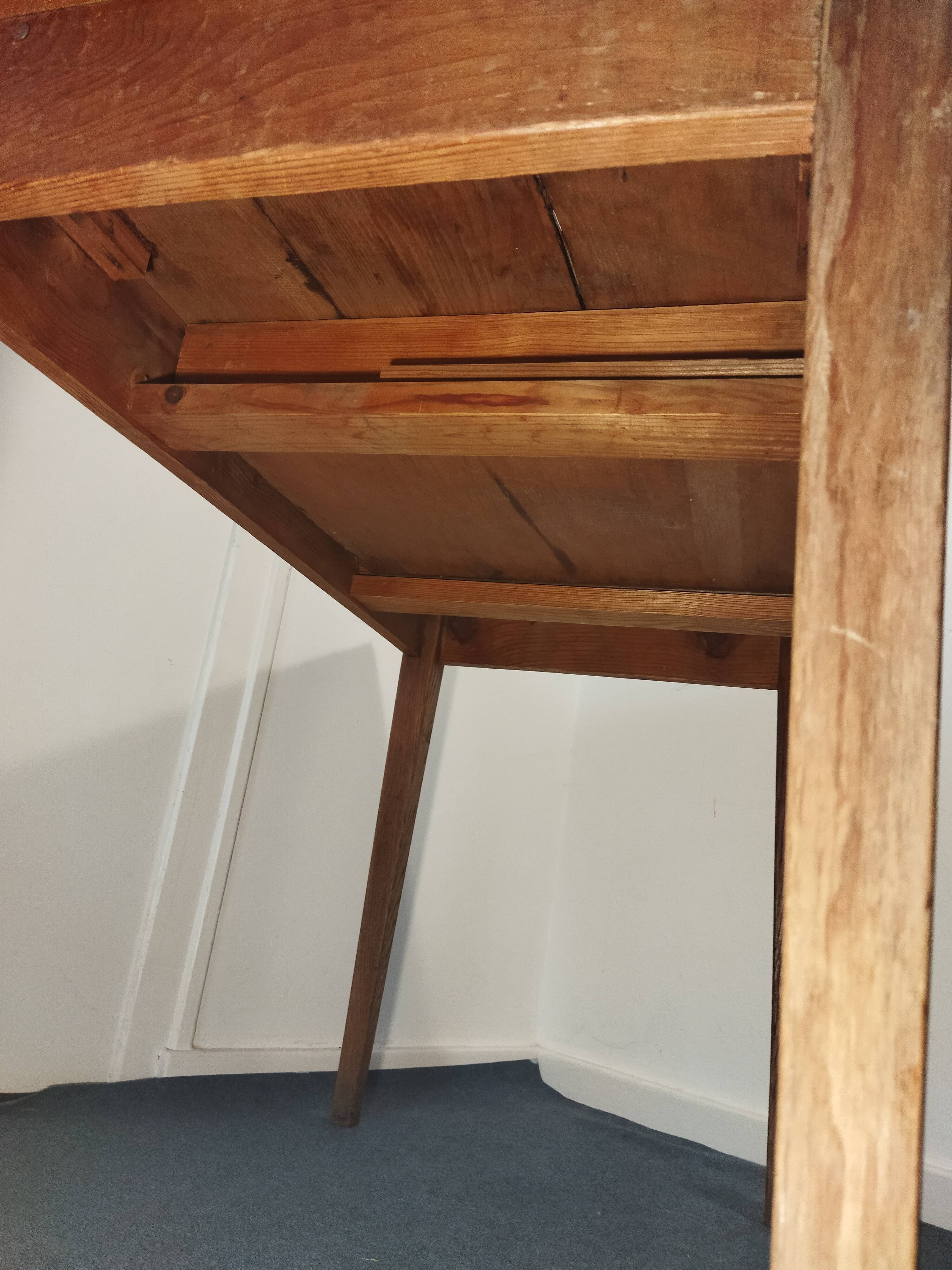 Desktop foot spindles