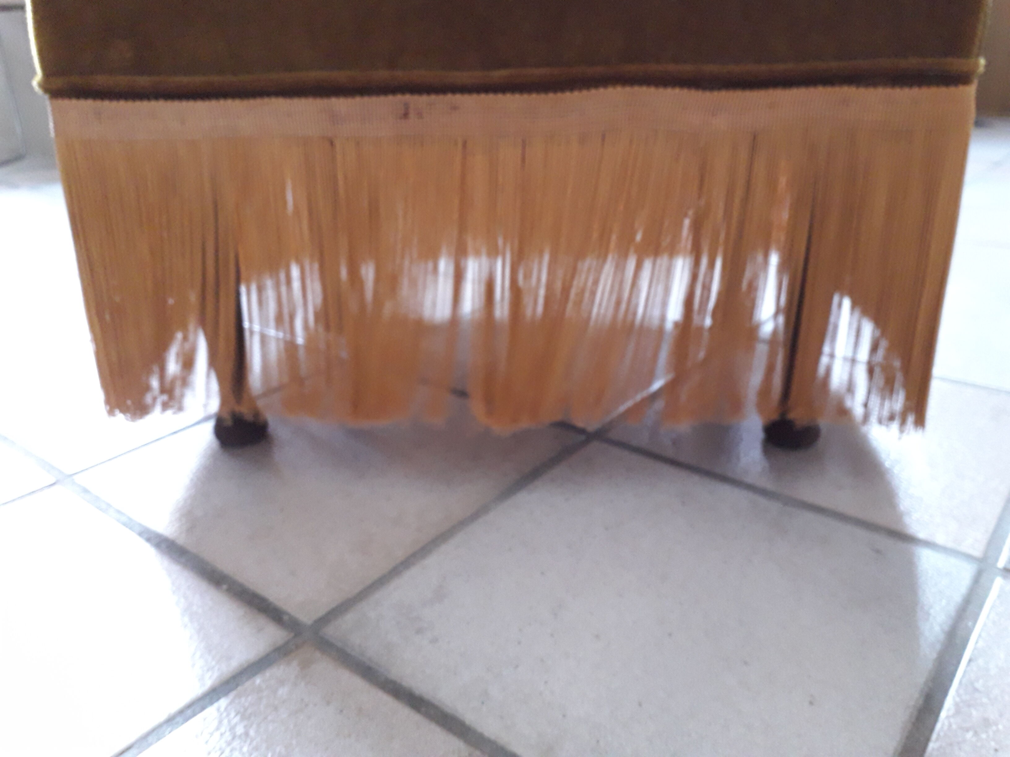 Yellow gold velvet pouf