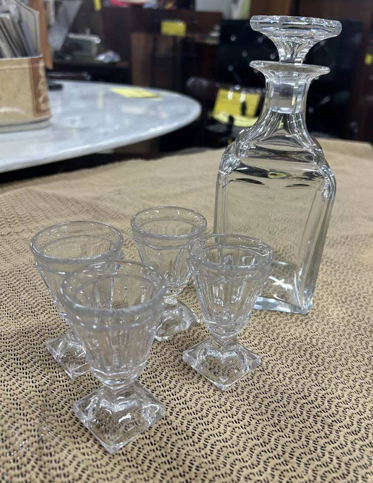 Carafe and 4 glass aperitif glasses
