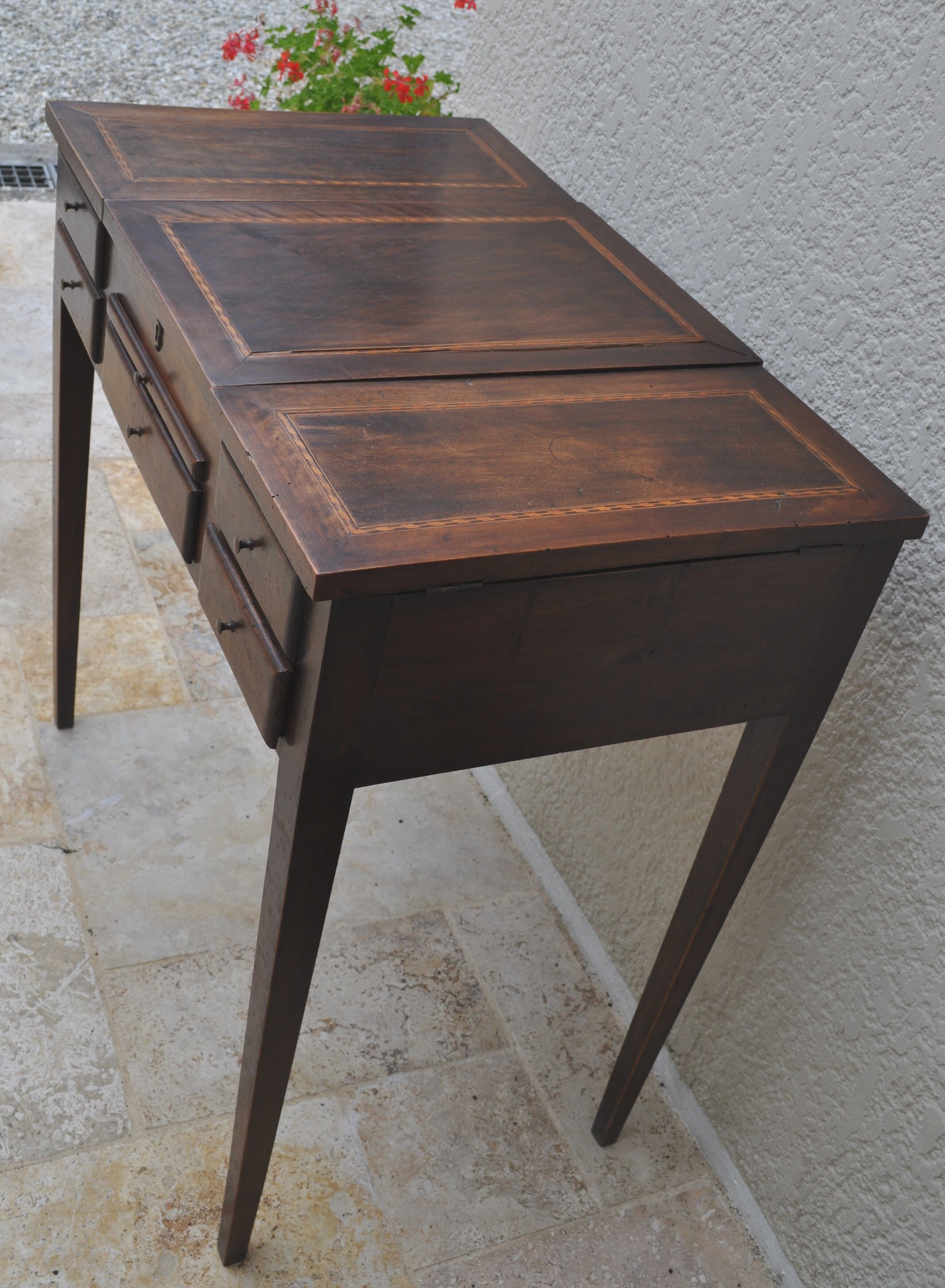 Wooden dressing table feet spindle