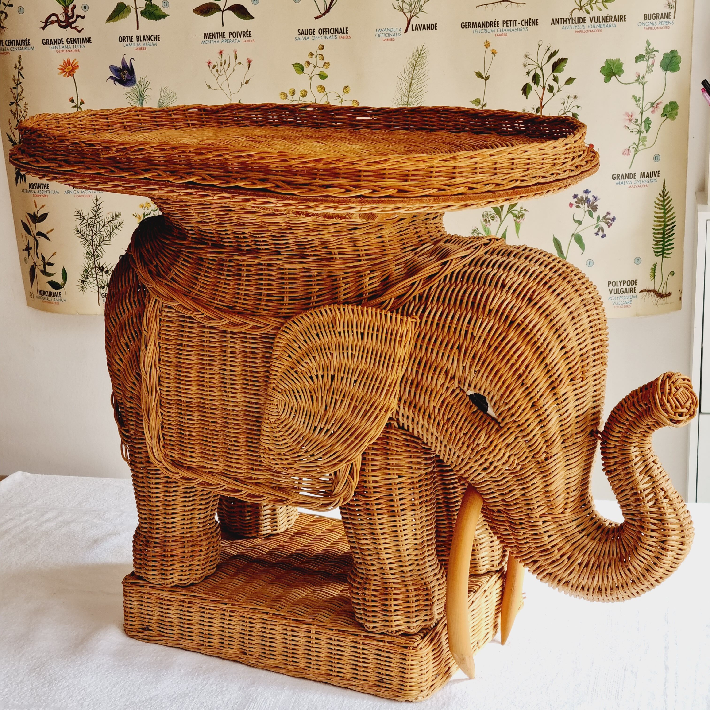 Side table or end of elephant sofa in wicker and rattan 70'