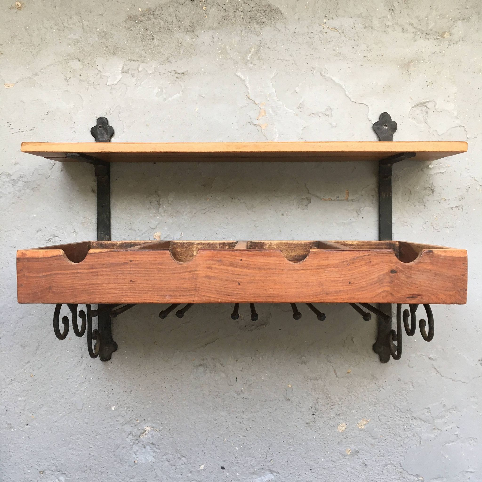 Étagère pour verres et couverts