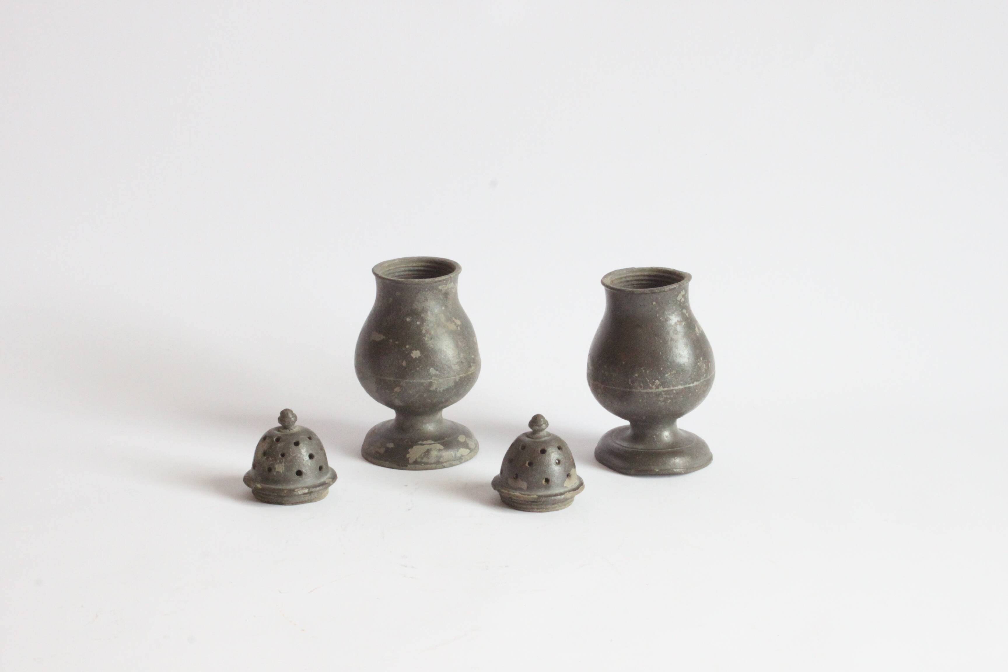 Antique muffineers, salt or sugar shakers in pewter, 18th