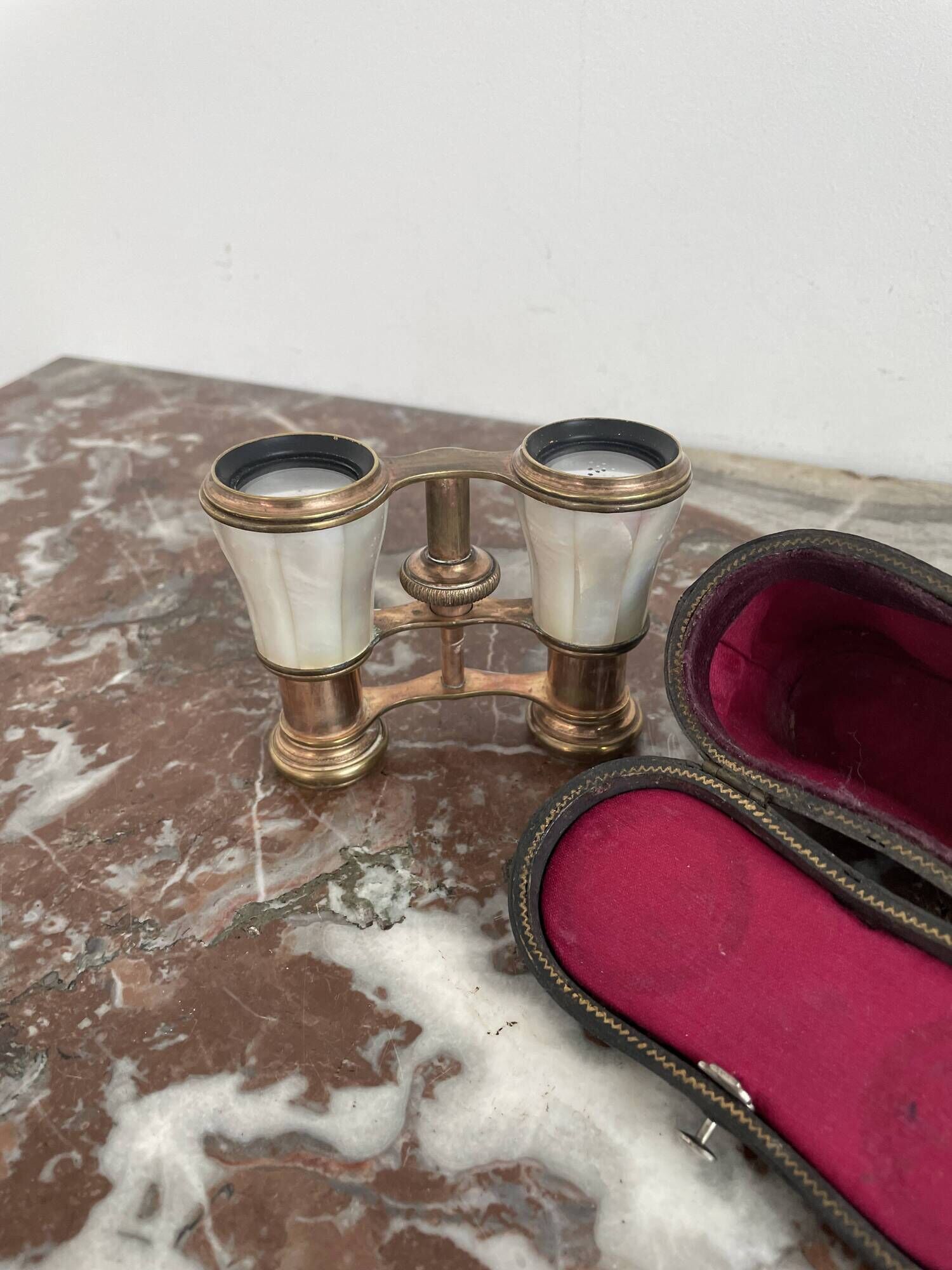 Pair of binoculars, theater, opera, mother-of-pearl, gilded brass, early twentieth century, curiosity object, showcase