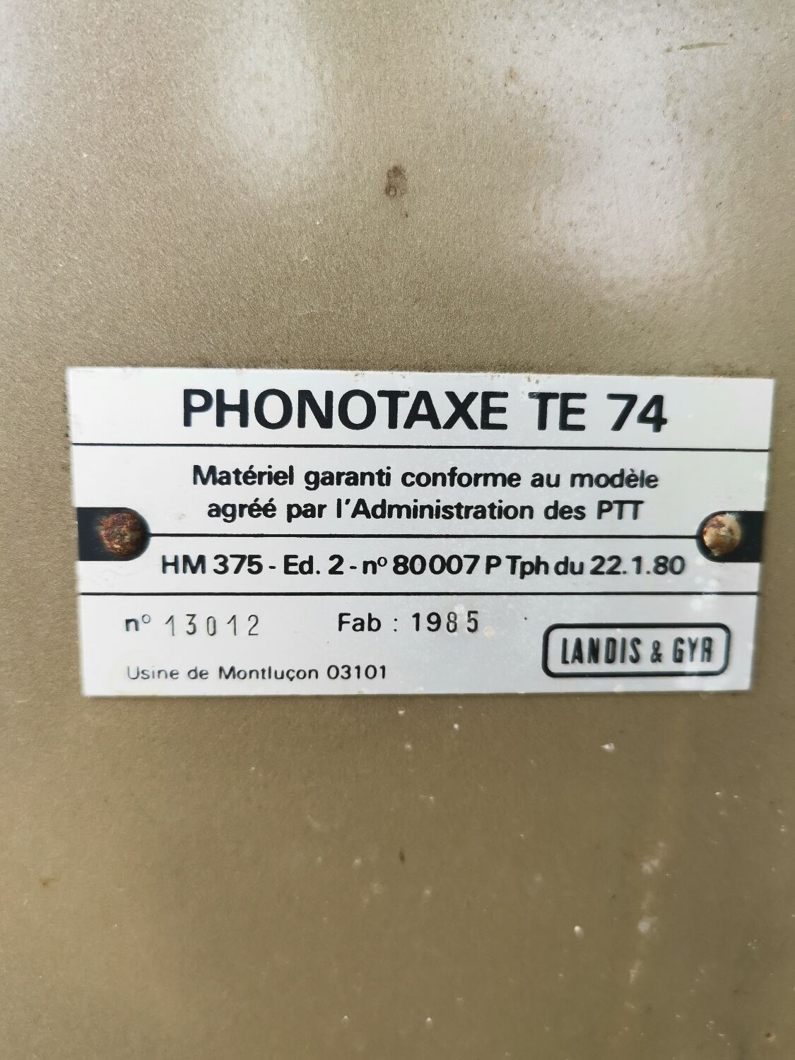 Coin-operated cabin payphone