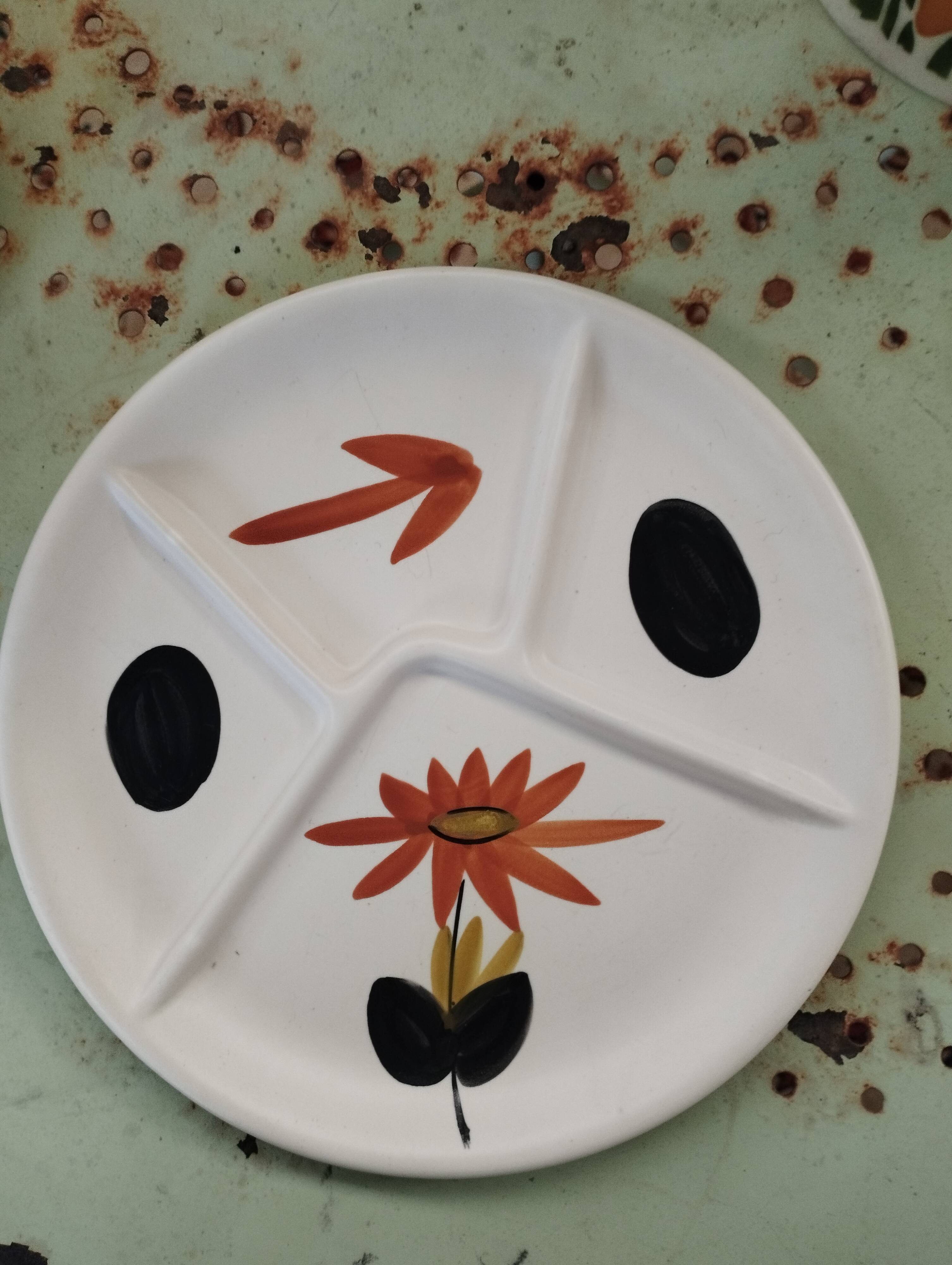 Assiettes poteries du Marais