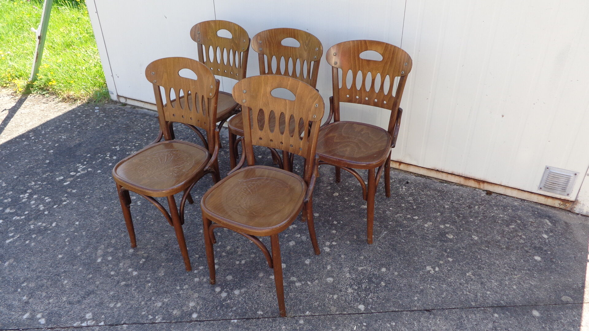 Set of 5 bistro chairs