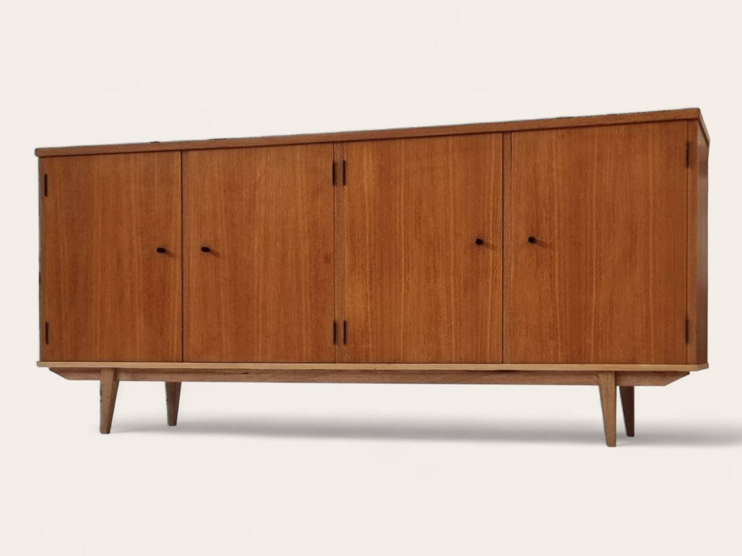 Buffet du milieu du siècle