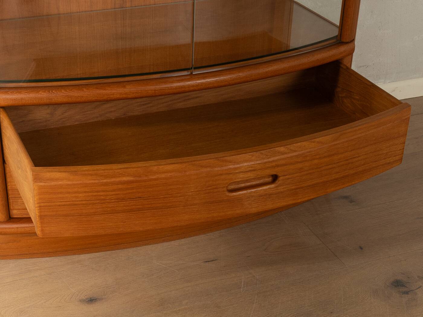 Exclusive display cabinet from the 1980s, solid teak, glass doors, drawers, lighting