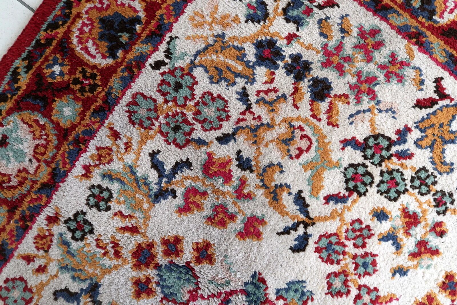 Vintage French Savonnerie wool rug, ivory field & rosace medallion, crimson border, c. 1950s — 202 × 290 cm — 1C1281
