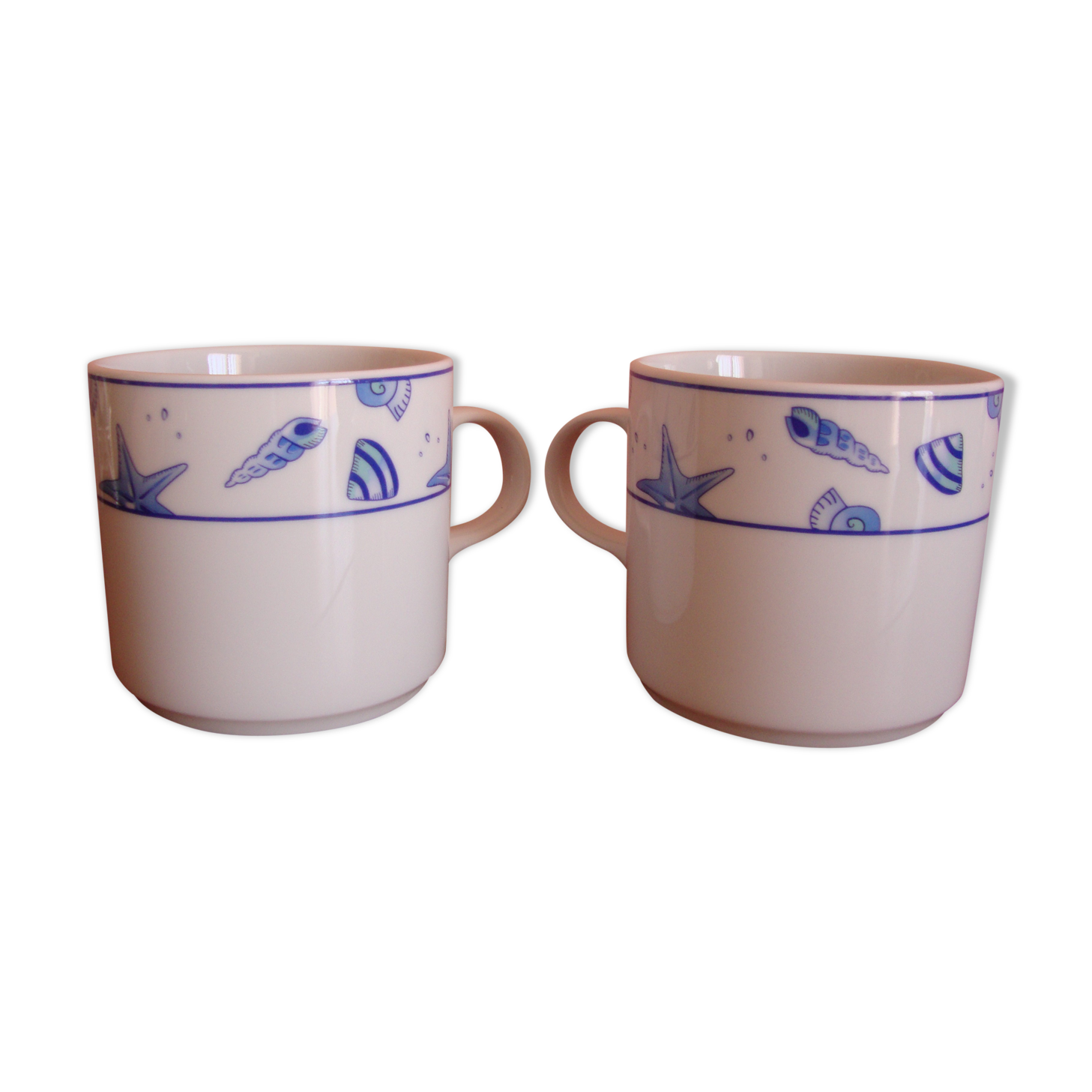 2 coffee or tea cups in porcelain deco seaside