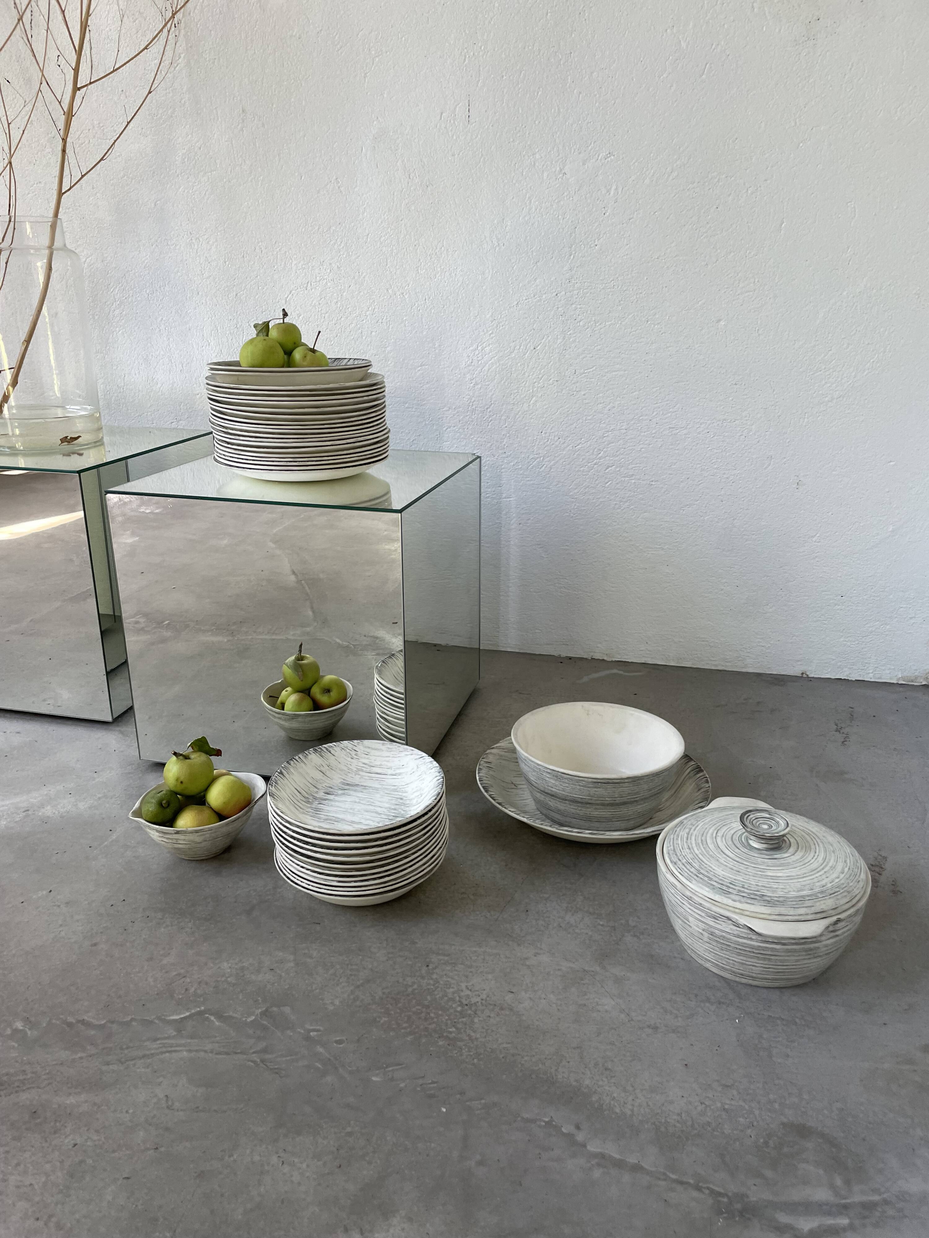 Set of plates and dishes Bazas de Salins 1960