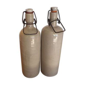 Enamelled sandstone bottles