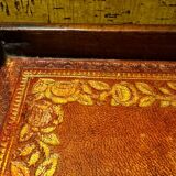 Mahogany and leather coffee table from the 19th century.