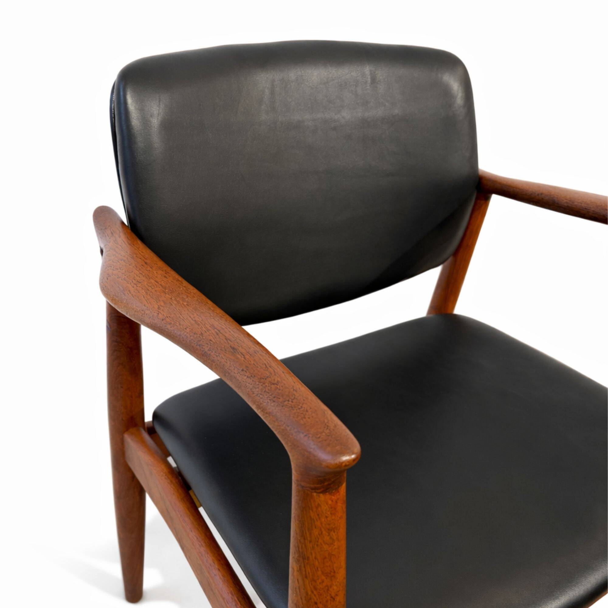 Captain chair by Erik Buch