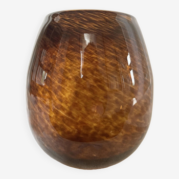 Vase en verre ambré