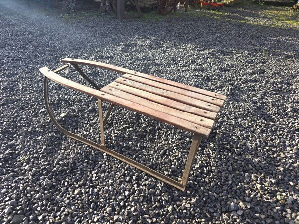Luge vintage en bois et fer