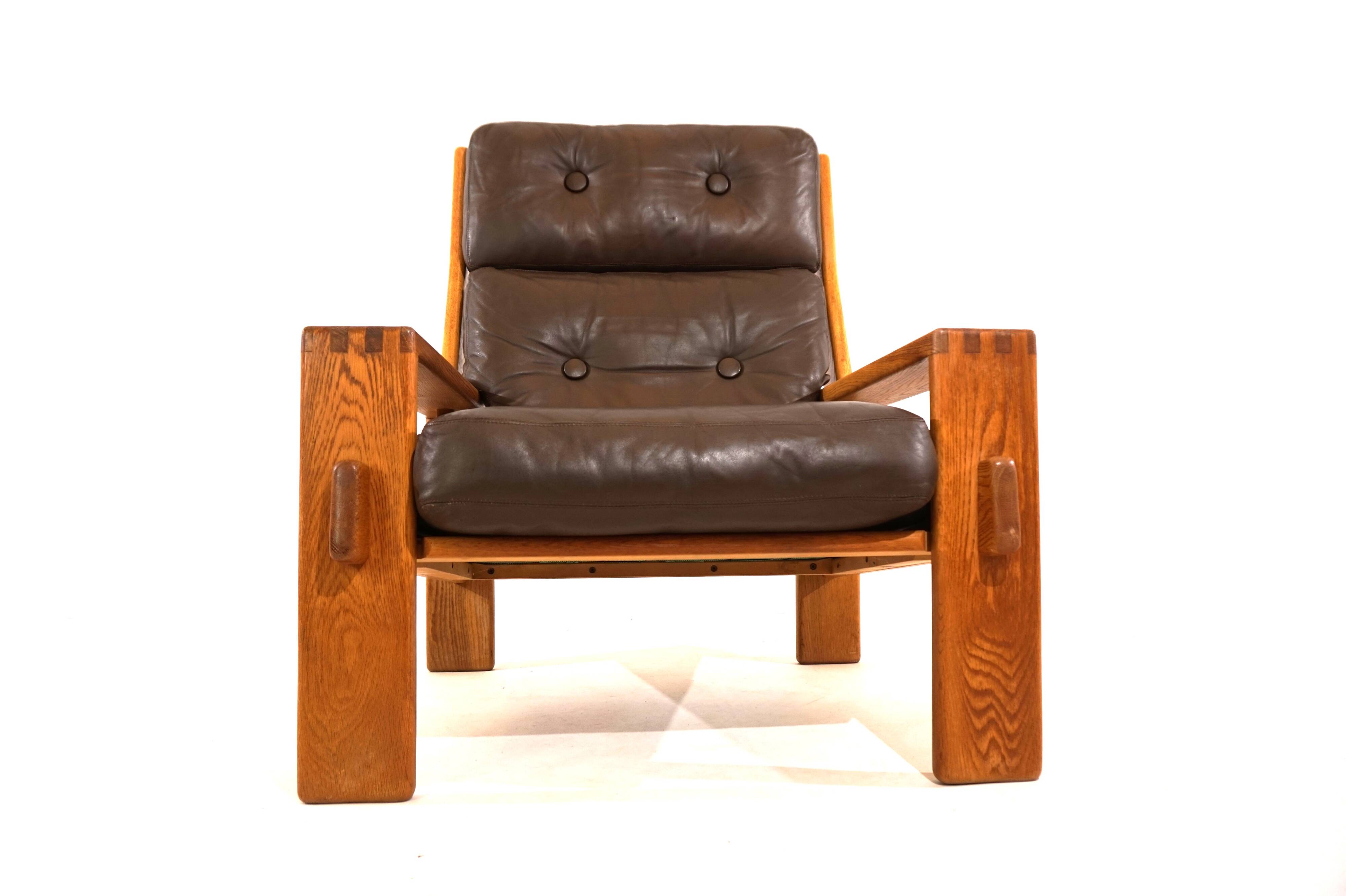 Fauteuil en cuir marron à dossier haut Asko Bonanza par Esko Pajamies