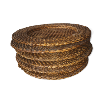 Under plate in rattan