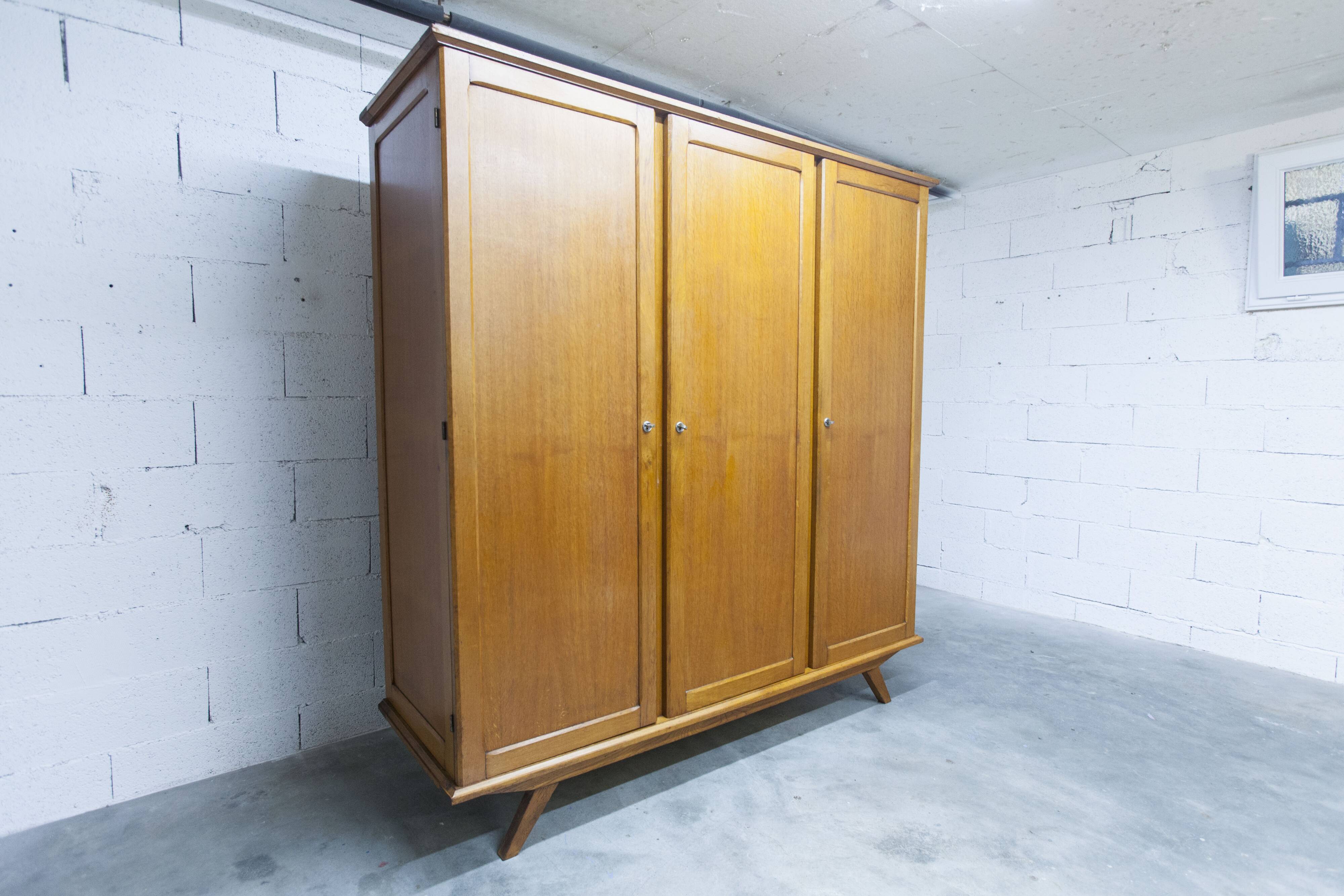 French wardrobe with tapered legs, 3 doors, 120cm hanging rail, new.