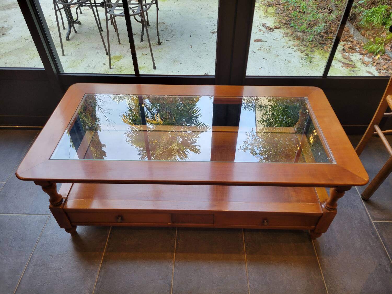 Coffee table with 2 drawers in solid cherry wood and glass.