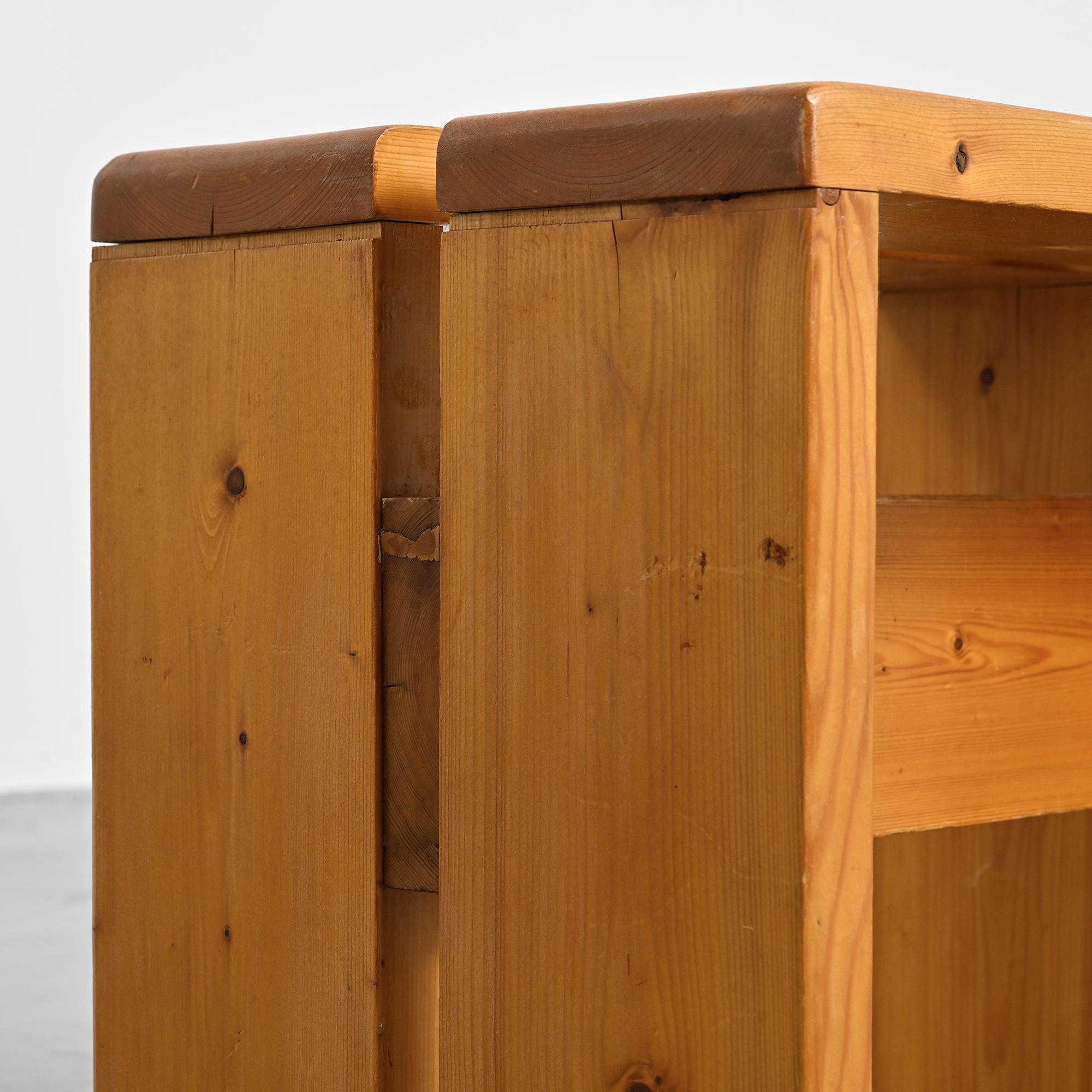 Solid pine stool Les Arcs.